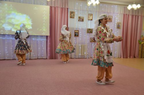 Между городскими детскими садами прошел конкурс «Дружная семья народов» (ФОТО)