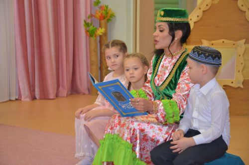 Между городскими детскими садами прошел конкурс «Дружная семья народов» (ФОТО)
