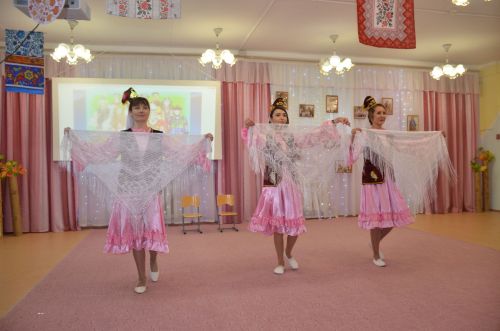 Между городскими детскими садами прошел конкурс «Дружная семья народов» (ФОТО)