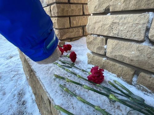 В Агрызе возложили цветы к памятнику, посвященному землякам-Героям Советского Союза