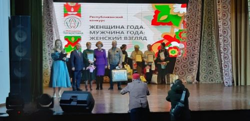 Жительницы Агрыза вернулись с победой с конкурса «Женщина года»