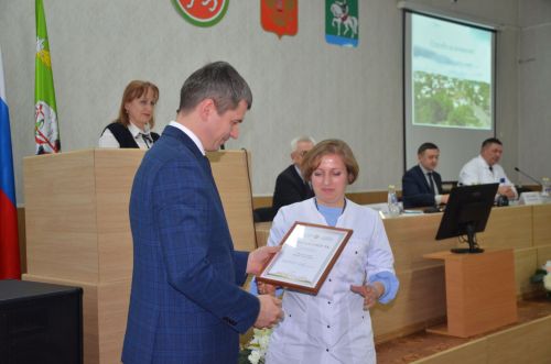 На итоговом заседании наградили лучших медиков Агрыза