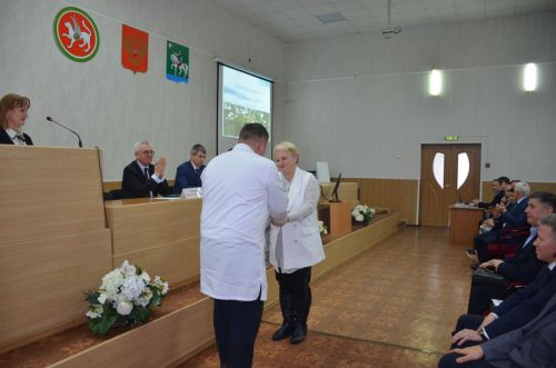 На итоговом заседании наградили лучших медиков Агрыза