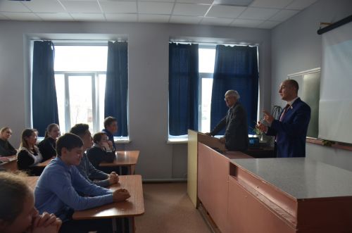 Эдуард Шарафиев и Айрат Зарипов провели Парламентский урок в школе №4 Агрыза