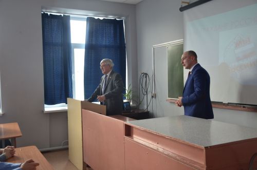 Эдуард Шарафиев и Айрат Зарипов провели Парламентский урок в школе №4 Агрыза