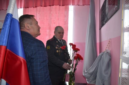 В Сарсак-Омге открыли мемориальные доски в честь погибших в ходе СВО Ленара Гараева и Сергея Гаврилова