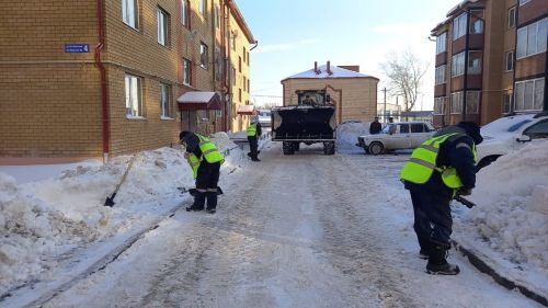 Агрызцев просят убрать автомобили с придомовых территорий