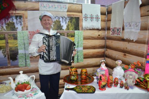 В Агрызе состоялся праздник, посвященный торжественному открытию Года национальных культур и традиций (ФОТОРЕПОРТАЖ)