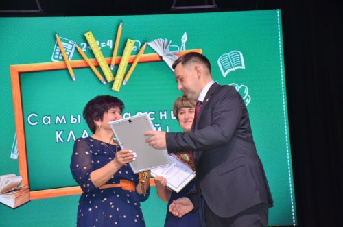 В Агрызском районе торжественно открыли Год педагога и наставника (БОЛЬШОЙ ФОТОРЕПОРТАЖ)