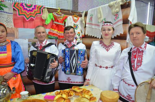В Агрызе состоялся праздник, посвященный торжественному открытию Года национальных культур и традиций (ФОТОРЕПОРТАЖ)