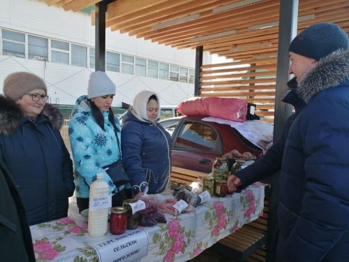 Ленар Нургаянов посетил первую весеннюю сельхозярмарку в Агрызе (ФОТО)