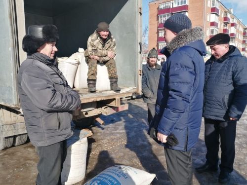 Ленар Нургаянов посетил первую весеннюю сельхозярмарку в Агрызе (ФОТО)