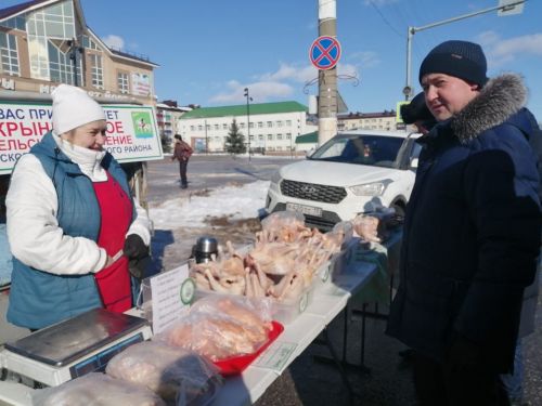 Ленар Нургаянов посетил первую весеннюю сельхозярмарку в Агрызе (ФОТО)