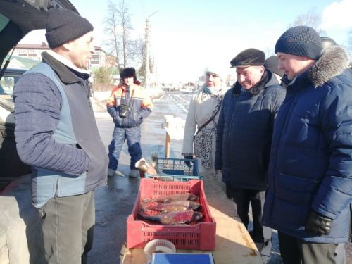 Ленар Нургаянов посетил первую весеннюю сельхозярмарку в Агрызе (ФОТО)