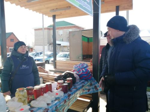 Ленар Нургаянов посетил первую весеннюю сельхозярмарку в Агрызе (ФОТО)