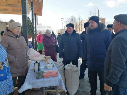 Ленар Нургаянов посетил первую весеннюю сельхозярмарку в Агрызе (ФОТО)