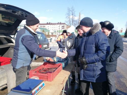 Ленар Нургаянов посетил первую весеннюю сельхозярмарку в Агрызе (ФОТО)