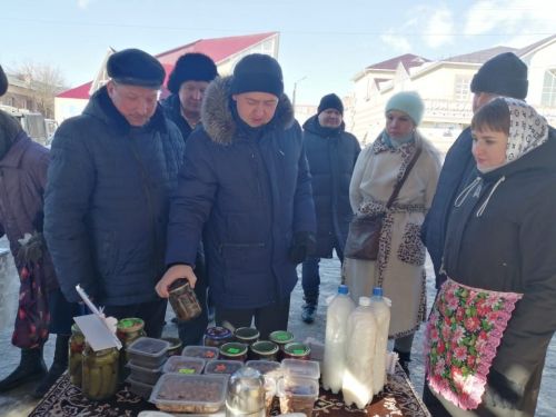 Ленар Нургаянов посетил первую весеннюю сельхозярмарку в Агрызе (ФОТО)