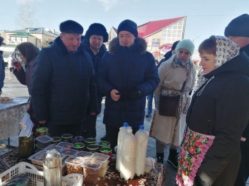 Ленар Нургаянов посетил первую весеннюю сельхозярмарку в Агрызе (ФОТО)