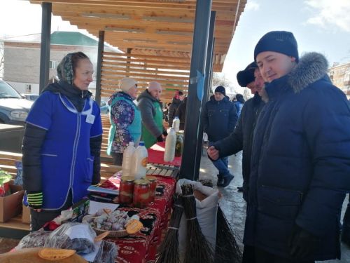 Ленар Нургаянов посетил первую весеннюю сельхозярмарку в Агрызе (ФОТО)