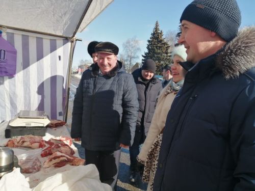 Ленар Нургаянов посетил первую весеннюю сельхозярмарку в Агрызе (ФОТО)