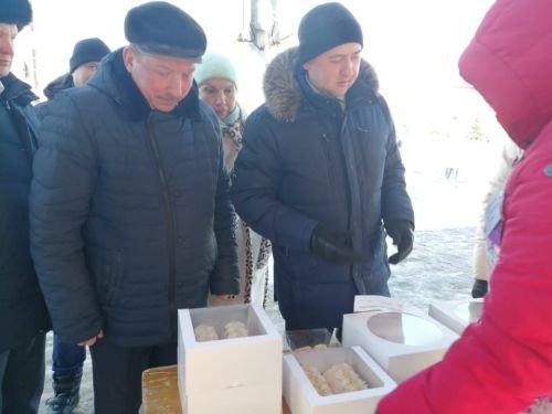 Ленар Нургаянов посетил первую весеннюю сельхозярмарку в Агрызе (ФОТО)