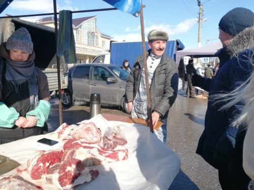 Ленар Нургаянов посетил первую весеннюю сельхозярмарку в Агрызе (ФОТО)