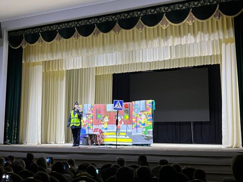 Агрызским школьникам показали спектакль по ПДД