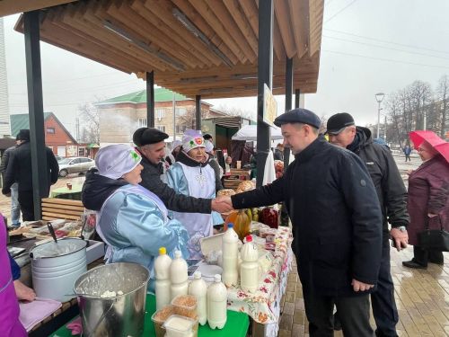 Широким ассортиментом радует агрызцев весенняя ярмарка (ФОТОРЕПОРТАЖ)