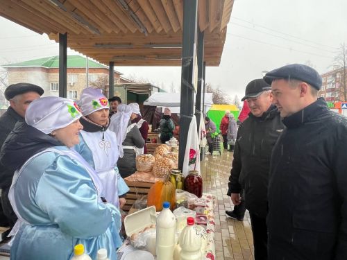 Широким ассортиментом радует агрызцев весенняя ярмарка (ФОТОРЕПОРТАЖ)