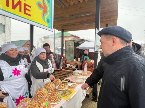 Широким ассортиментом радует агрызцев весенняя ярмарка (ФОТОРЕПОРТАЖ)