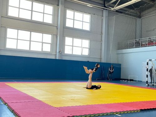 Сегодня в Агрызе проходит Межрегиональное Первенство по аэробике и акробатике