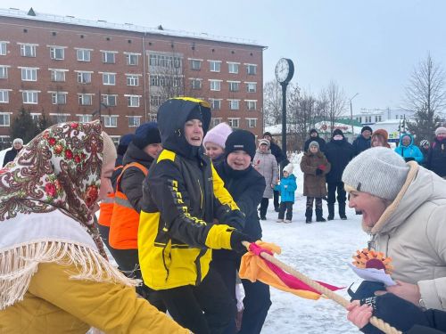 На Привокзальной площади Агрыза отметили Масленицу (ФОТО)