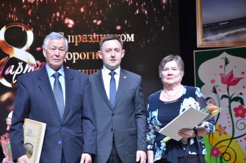 На сцене РДК чествовали прекрасных дам в честь 8 марта (ФОТОРЕПОРТАЖ)
