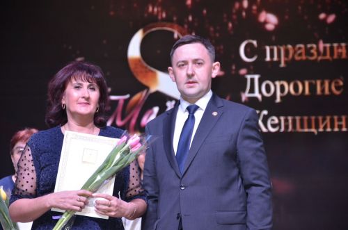 На сцене РДК чествовали прекрасных дам в честь 8 марта (ФОТОРЕПОРТАЖ)