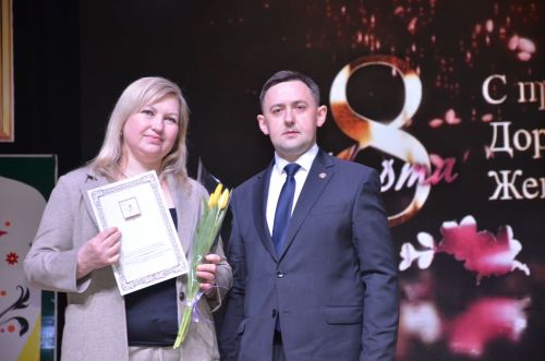 На сцене РДК чествовали прекрасных дам в честь 8 марта (ФОТОРЕПОРТАЖ)
