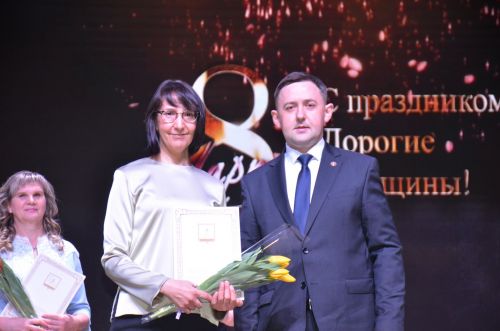 На сцене РДК чествовали прекрасных дам в честь 8 марта (ФОТОРЕПОРТАЖ)