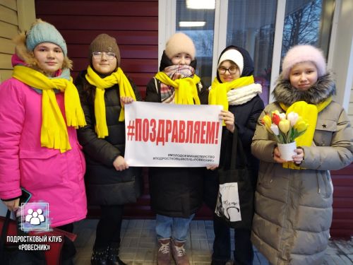 Жительниц Агрыза поздравляли прямо на улицах города