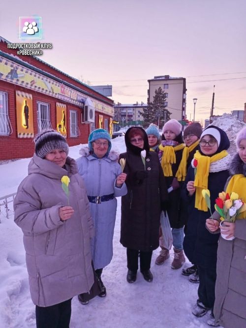 Жительниц Агрыза поздравляли прямо на улицах города
