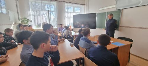 В школе-интернате прошел урок по ПДД