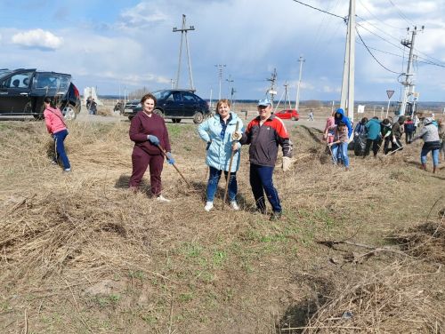 На общегородской субботник вышел весь Агрыз (ФОТОРЕПОРТАЖ)