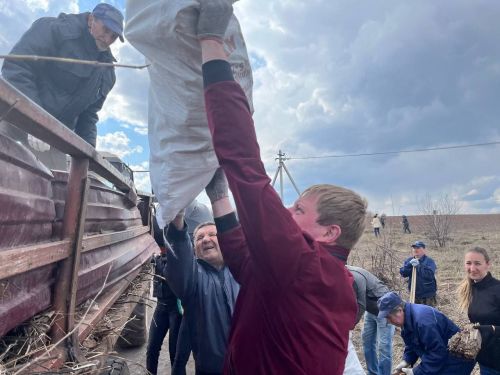 На общегородской субботник вышел весь Агрыз (ФОТОРЕПОРТАЖ)