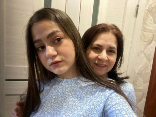 Мама умершей в 17 лет певицы Азалии Гилязовой: «Дочка 34 дня боролась за жизнь»