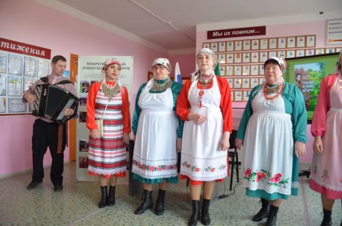 В Сарсак-Омгинском лицее прошел Vl Межрегиональный этнокультурный форум