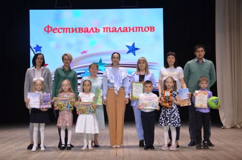 В Агрызе чествовали 100 школьников  – лучших в учёбе, спорте, творчестве и общественной жизни