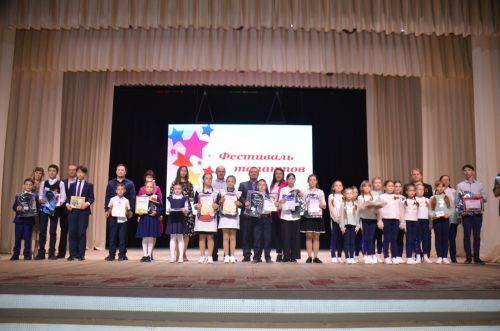 В Агрызе чествовали 100 школьников  – лучших в учёбе, спорте, творчестве и общественной жизни