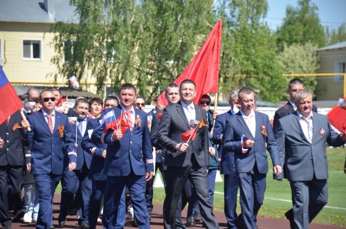 В День Победы агрызцы вышли на парад трудовых коллективов (ФОТОРЕПОРТАЖ)