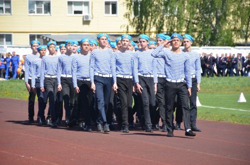 В День Победы агрызцы вышли на парад трудовых коллективов (ФОТОРЕПОРТАЖ)