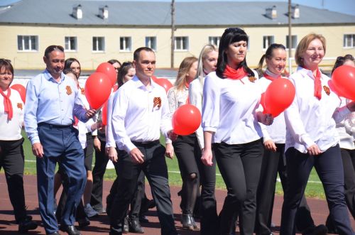 В День Победы агрызцы вышли на парад трудовых коллективов (ФОТОРЕПОРТАЖ)