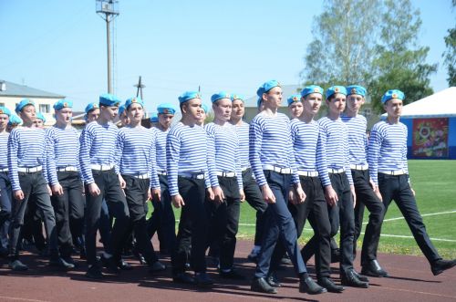 В День Победы агрызцы вышли на парад трудовых коллективов (ФОТОРЕПОРТАЖ)